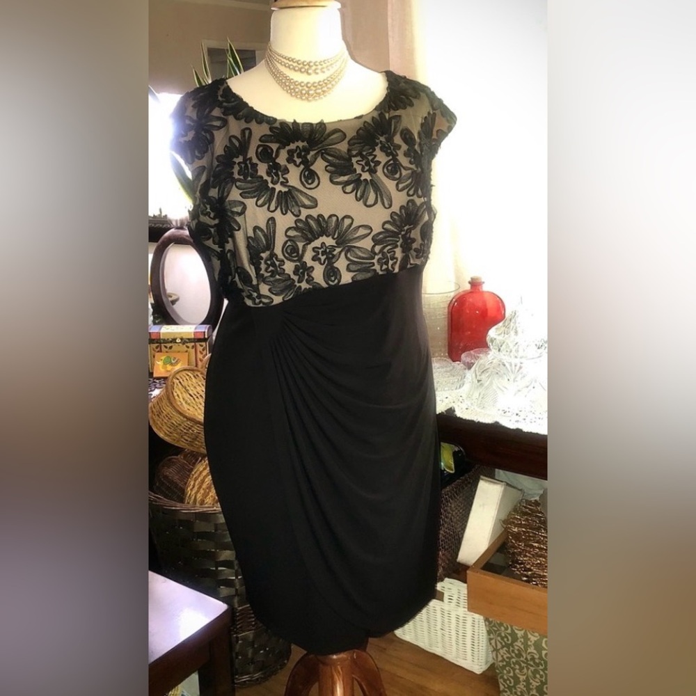 Connected Woman- size 20W- black and nude, lace dress- retro Y2K does 50’s style
